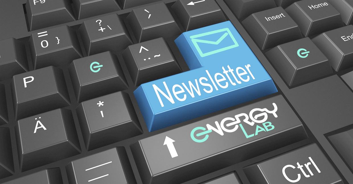 Tastatur mit Newslettertaste. Energy Lab 2.0-Signet rechts im Bild. Energiewende im Postfach.